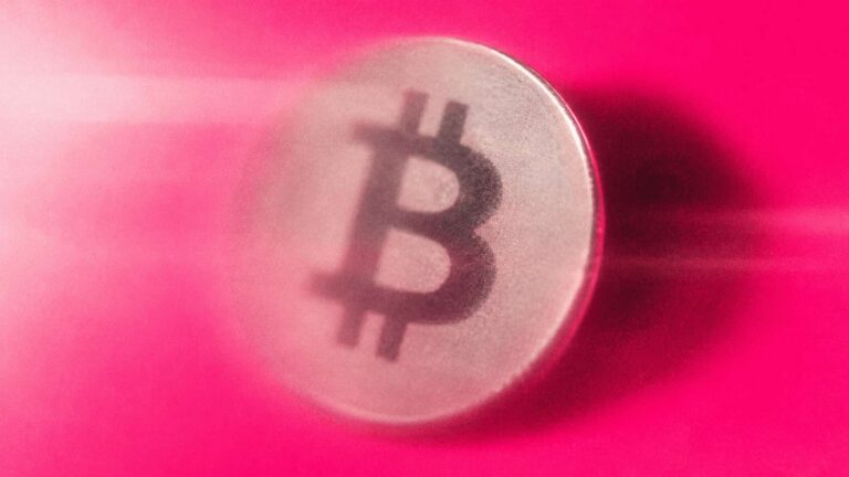 Cartão de criptomoedas Oobit vai encerrar contas de brasileiros e dá uma semana de prazo para saques, um dia após anunciar expansão internacional