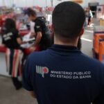 Homem com uniforme do Ministério Público da Bahia