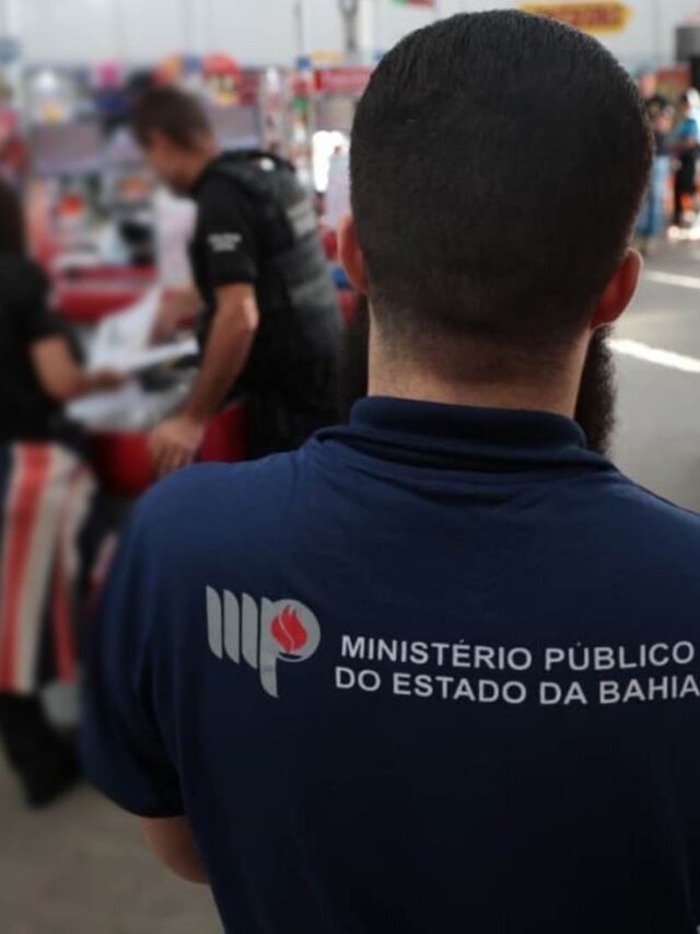 Homem com uniforme do Ministério Público da Bahia