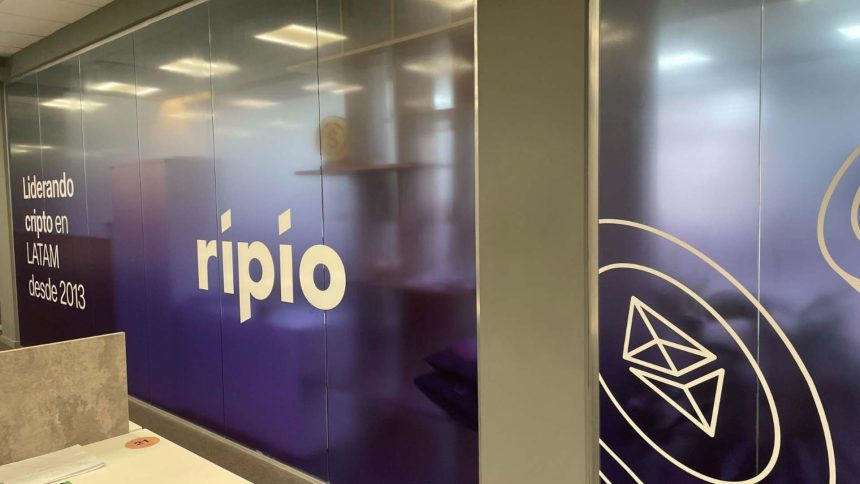 Imagem de banner da Ripio em parede