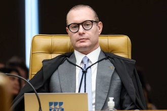 Ministro Cristiano Zanin Brasileiro que movimentou R$ 1 bilhão em criptomoedas e fugiu do país tem recurso negado no STF