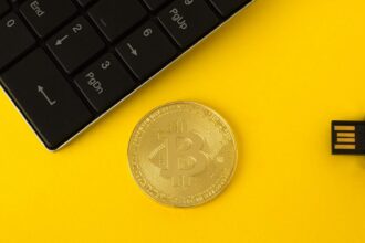 Trezor alerta clientes após descobrir implante físico em carteira comprada de revendedor asiático