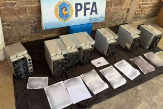 Polícia Federal da Argentina apreende máquinas de mineração de bitcoin PF da Argentina apreende equipamentos de mineração em ação contra "finanças ilegais"