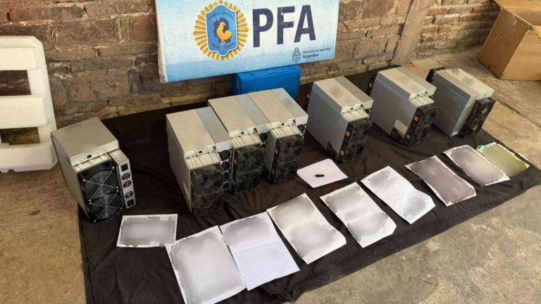 Polícia Federal da Argentina apreende máquinas de mineração de bitcoin PF da Argentina apreende equipamentos de mineração em ação contra "finanças ilegais"