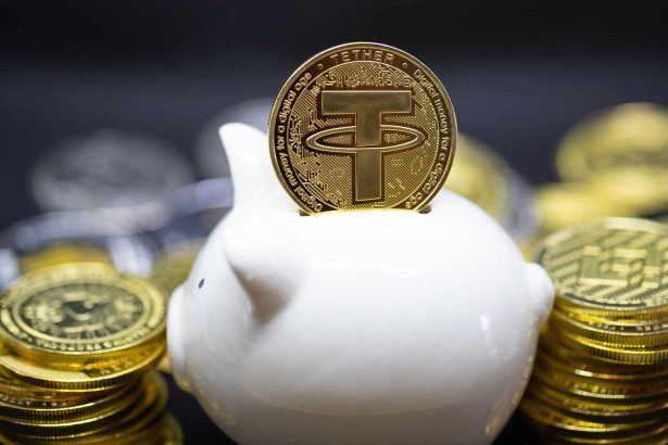 Tether simbólico sobre porquinho de cofre Tether anuncia investimento na EFY Finance para ampliar uso de stablecoins na América Latina
