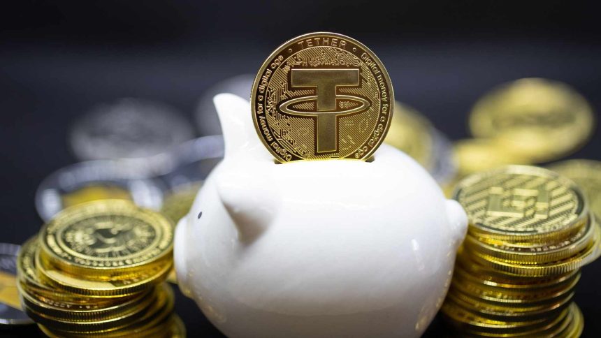 Tether simbólico sobre porquinho de cofre Tether anuncia investimento na EFY Finance para ampliar uso de stablecoins na América Latina