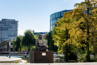 Estátua de Satoshi Nakamoto na Áustria